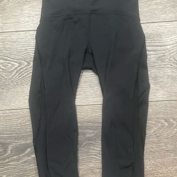 Lululemon leggings mesh crop size 4 - Picture 4 of 4